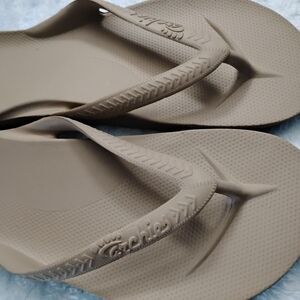 Archie Tan Flip Flops Mens Size 10 Womens Size 11